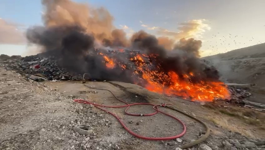 Bursa&rsquo;da &ccedil;&ouml;pl&uuml;kteki yangın şehrin her yerinden g&ouml;r&uuml;ld&uuml;
