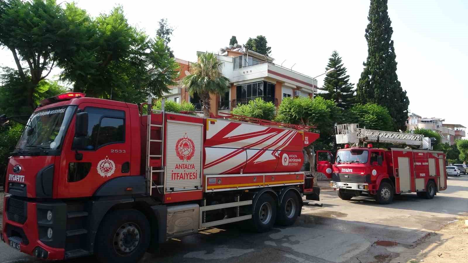 İsvi&ccedil;re&rsquo;den tatil i&ccedil;in geldikleri evleri 1 saat sonra k&uuml;le d&ouml;nd&uuml;
