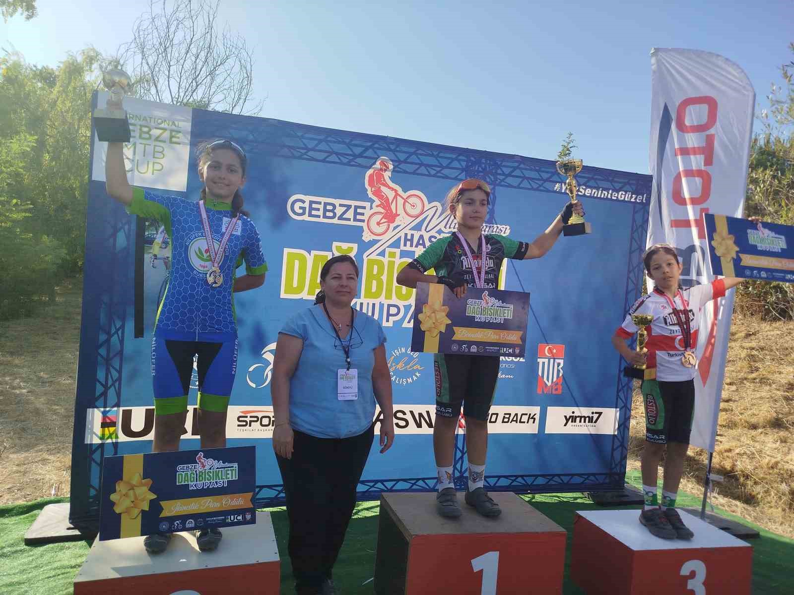 Akhisarlı pedallar Gebze’de kürsüye çıktı