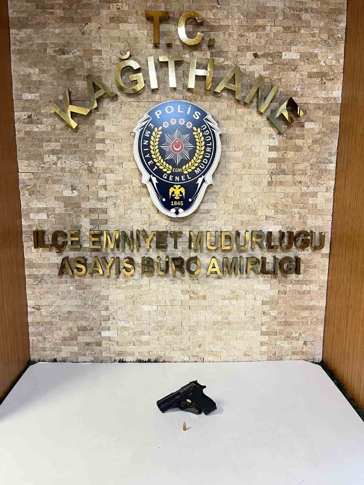 Kağıthane&rsquo;de iş yerine silahlı saldırı kamerada: 2 g&ouml;zaltı
