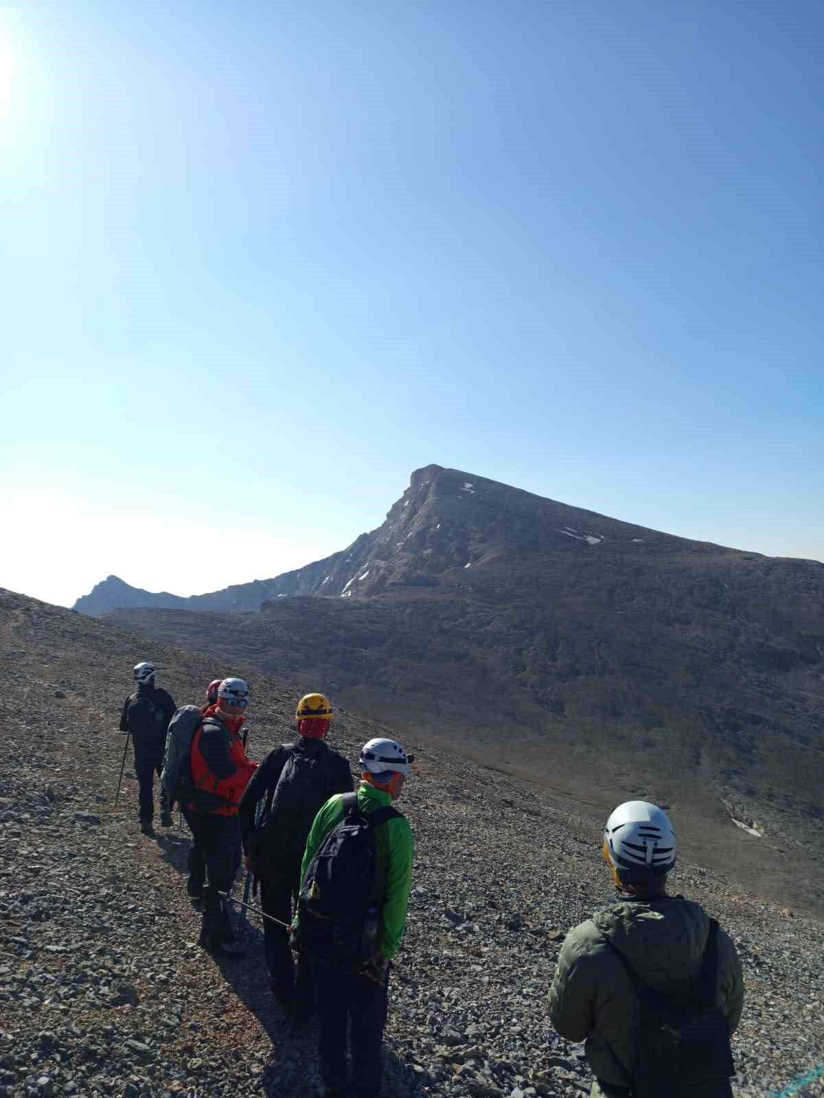 Sporcular Bolkarların zirvesinde doğayla buluştu