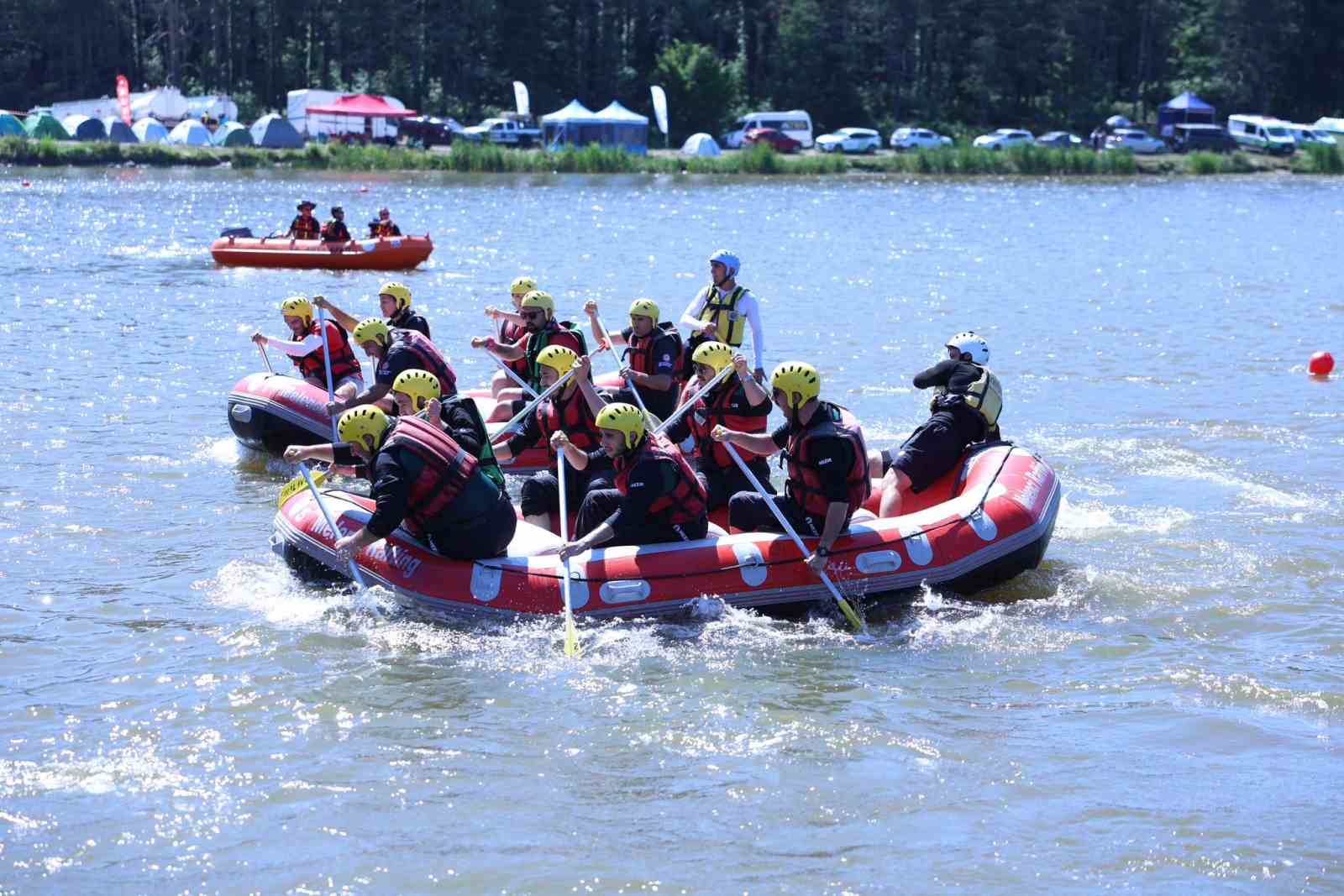Arama kurtarma ekipleri kıyasıya mücadele etti