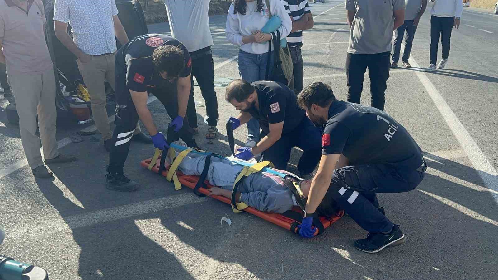 Otomobil ile biçerdöver çarpıştı: 6 yaralı