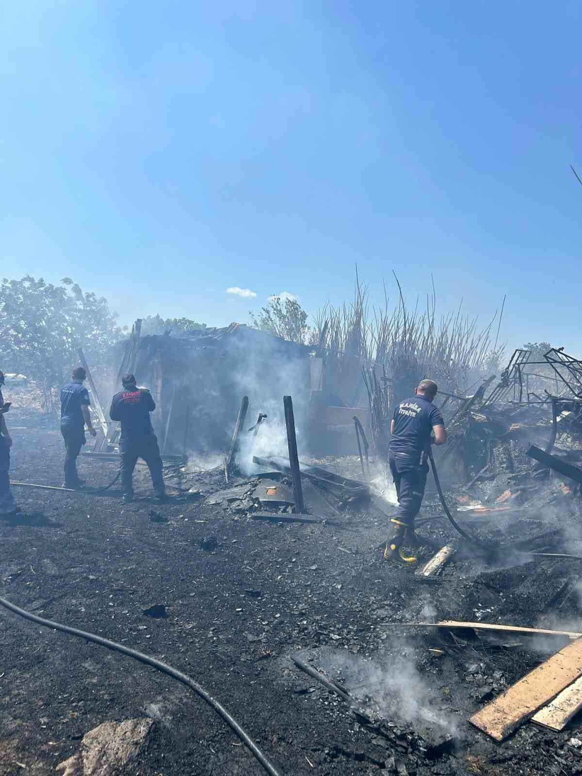 Kayseri itfaiyesi Manisa’daki yangını söndürme çalışmasına katıldı