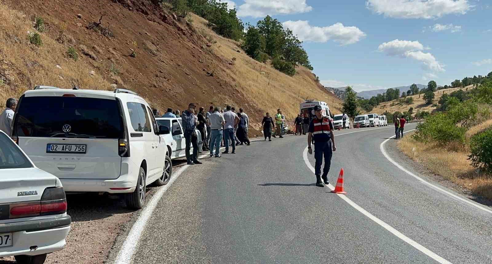 Kontrolden çıkan motosiklet devrildi: 1 ölü, 1 yaralı
