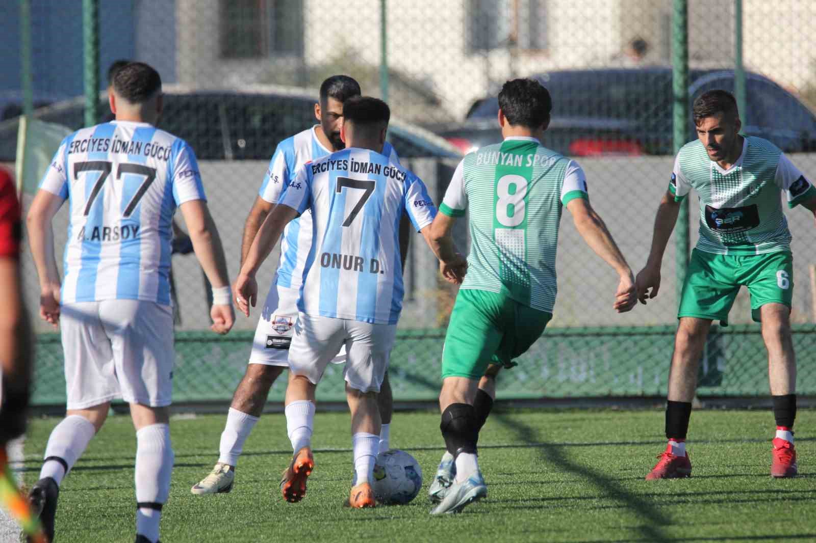 Bünyan Belediyespor şampiyon