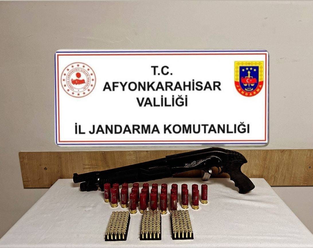 Jandarma ruhsatsız silah ve mermiler ele geçirdi