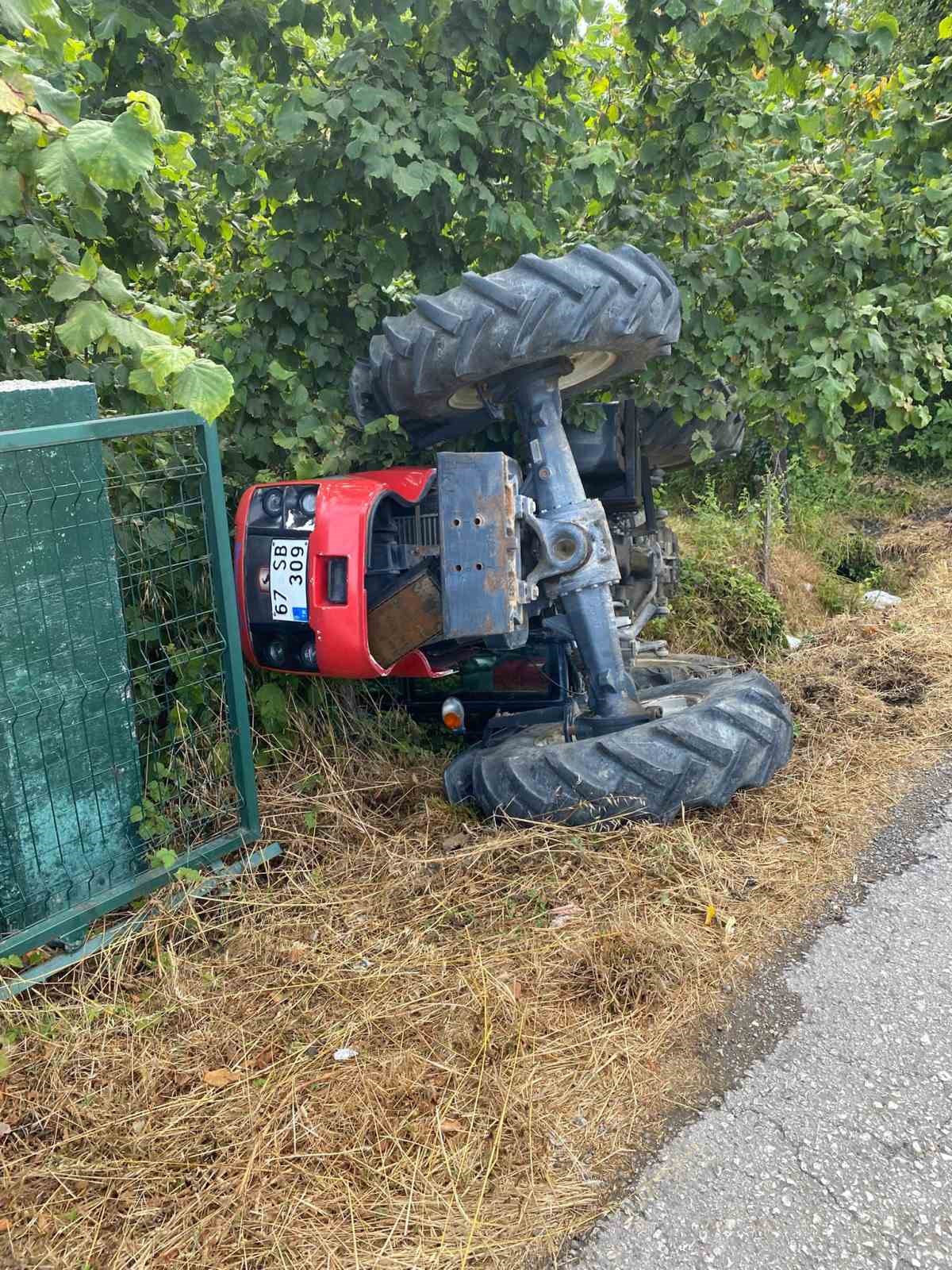 Alaplı’da traktör devrildi
