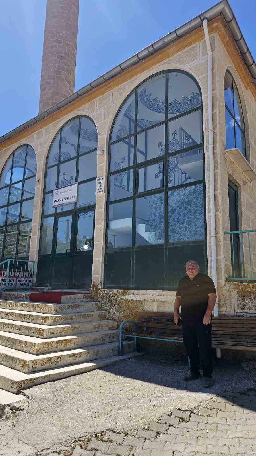 Kaçak kazı ile köyden köye su götürdüler, hayvanlar susuz kaldı
