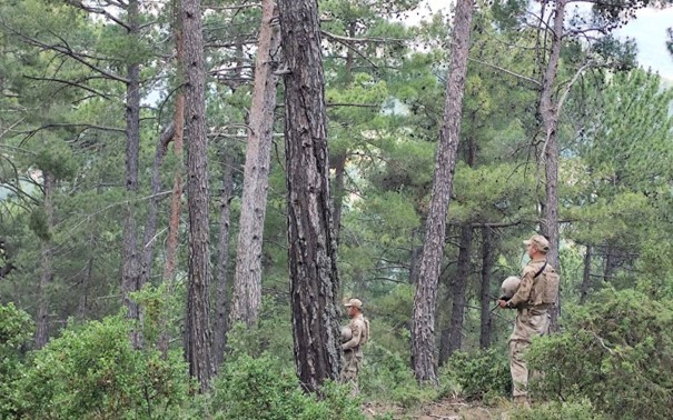 Burdur’da jandarmadan ormanlık alanlarda yangın nöbeti