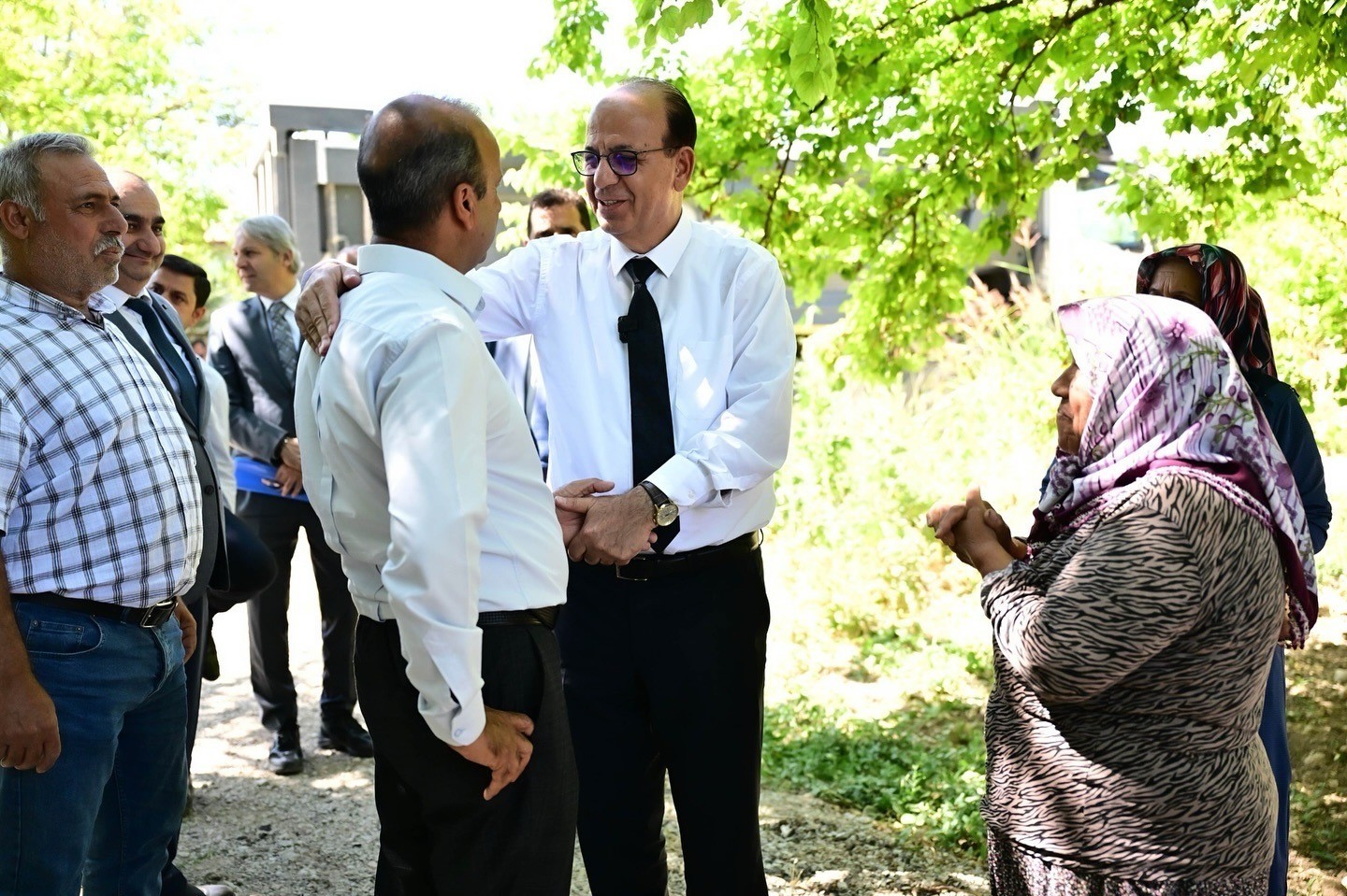 Başkan Ge&ccedil;it: "Ekiplerimiz kırsal mahallelerde 7/24 &ccedil;alışıyor"
