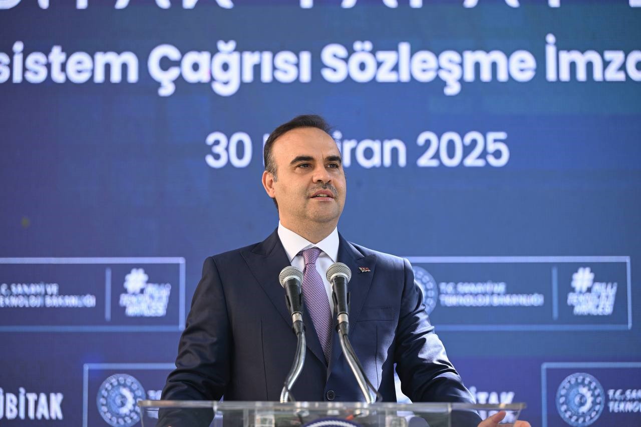Sanayi ve Teknoloji Bakanı Kacır: "Yapay zeka teknolojilerinin üretim süreçlerinde kullanımını yaygınlaştıracağız"