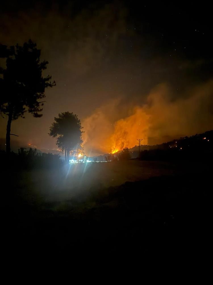 Eskişehir&rsquo;den 2 UMKE aracı ve 10 personel Bilecik yangınına desteğe gitti
