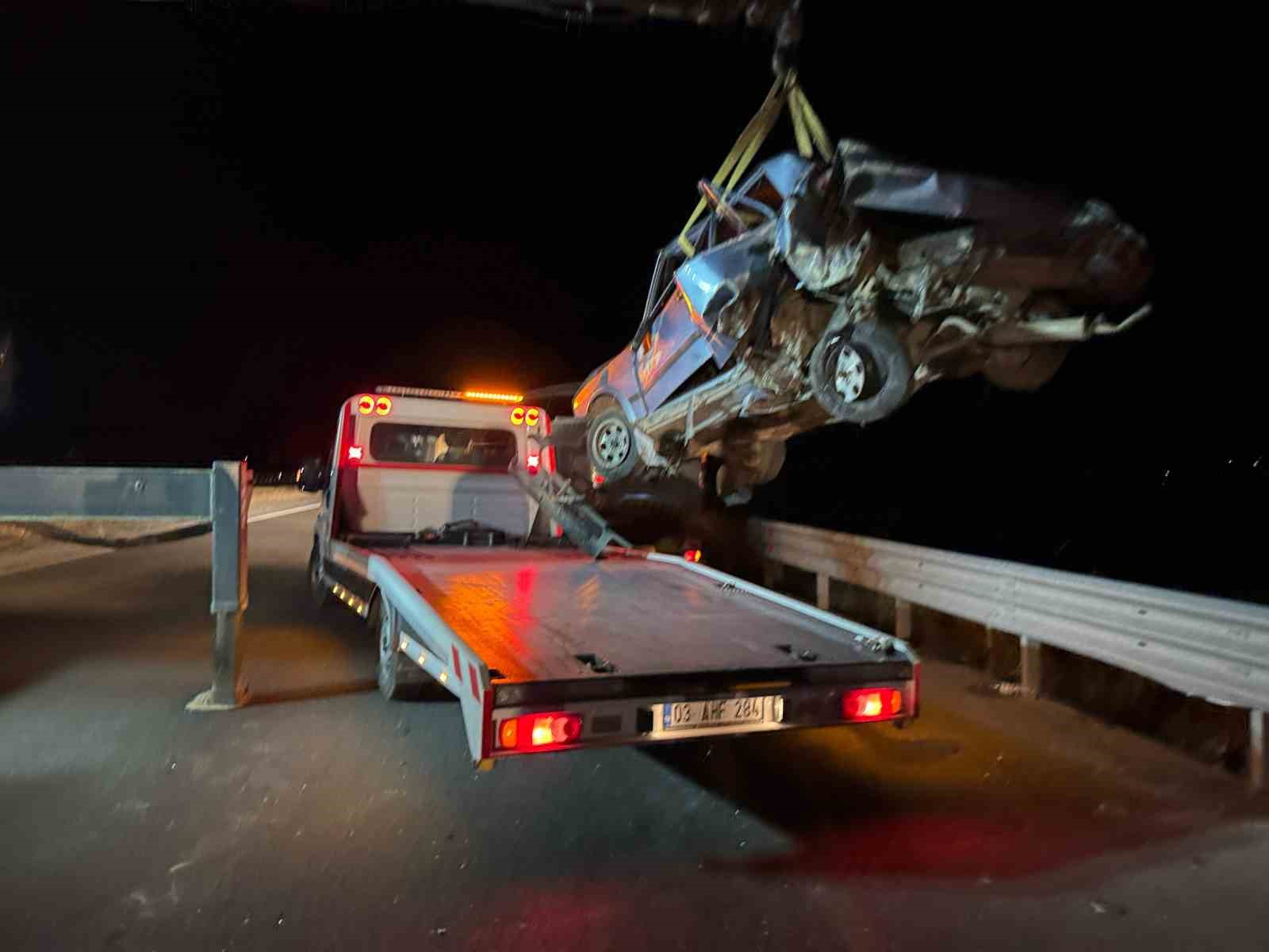 Parçalanan otomobilde şans eseri 1 kişi yaralandı