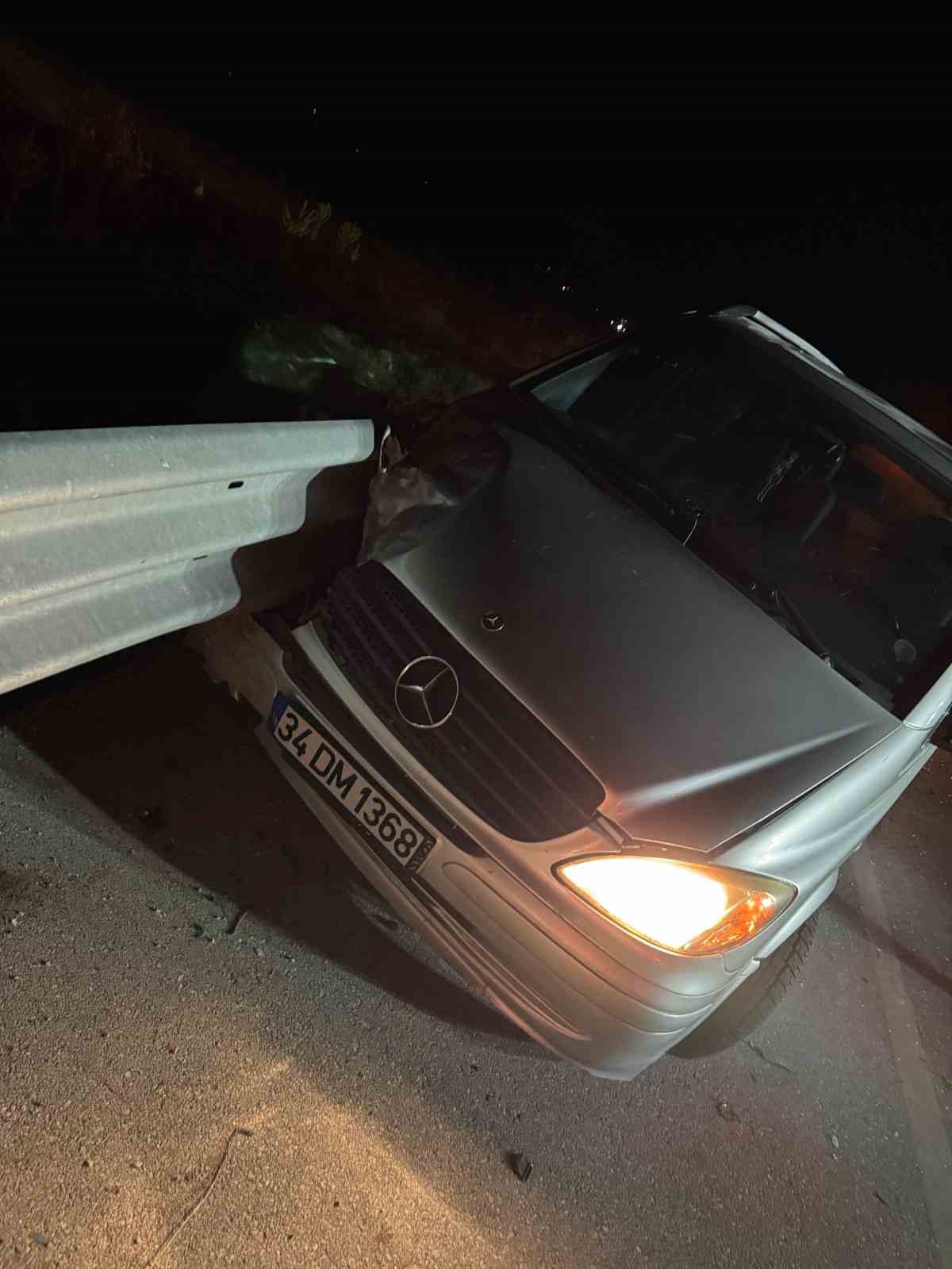 Par&ccedil;alanan otomobilde şans eseri 1 kişi yaralandı
