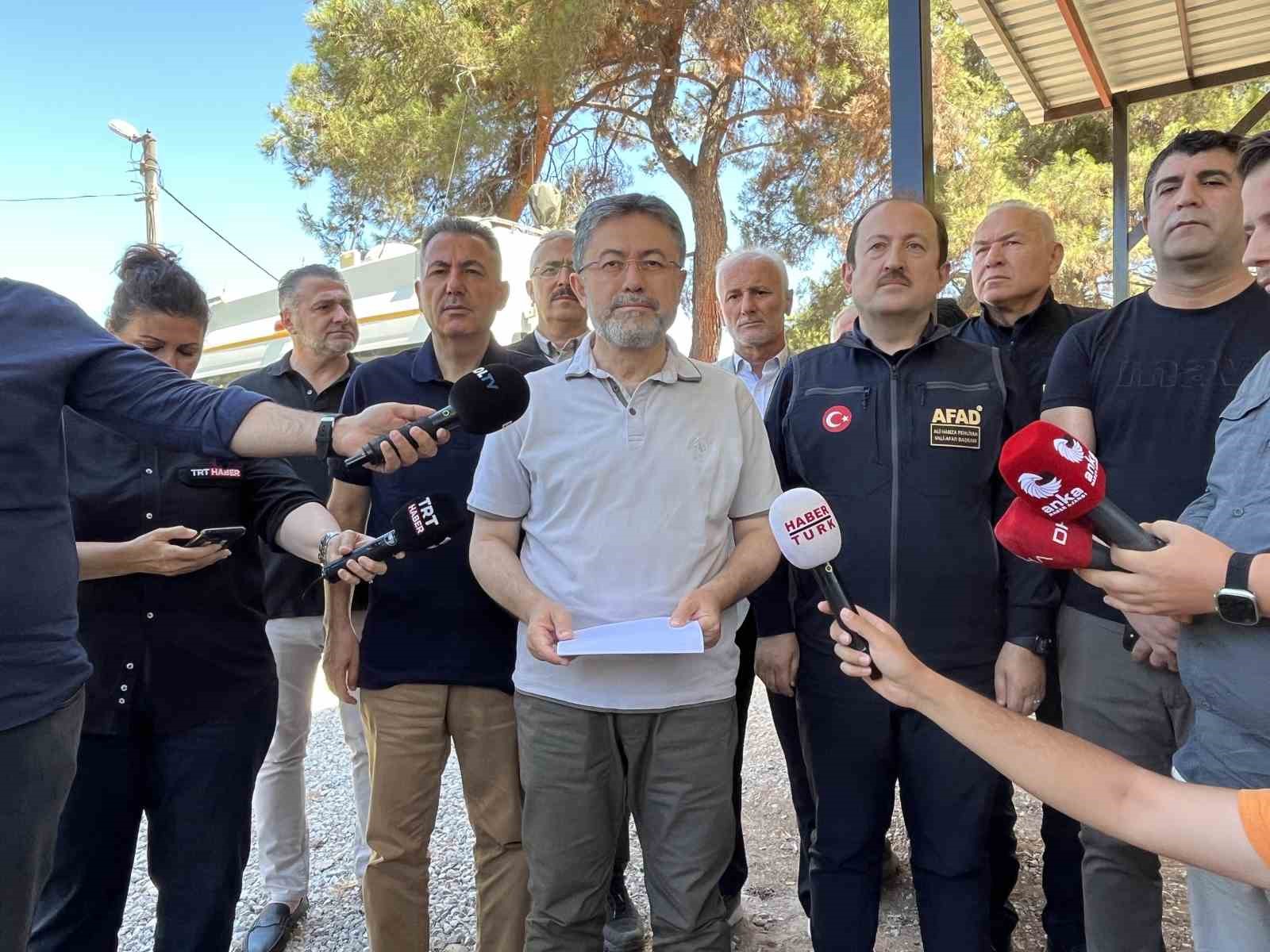 Bakan Yumaklı: "İzmir’deki yangının enerjisi düşürüldü"