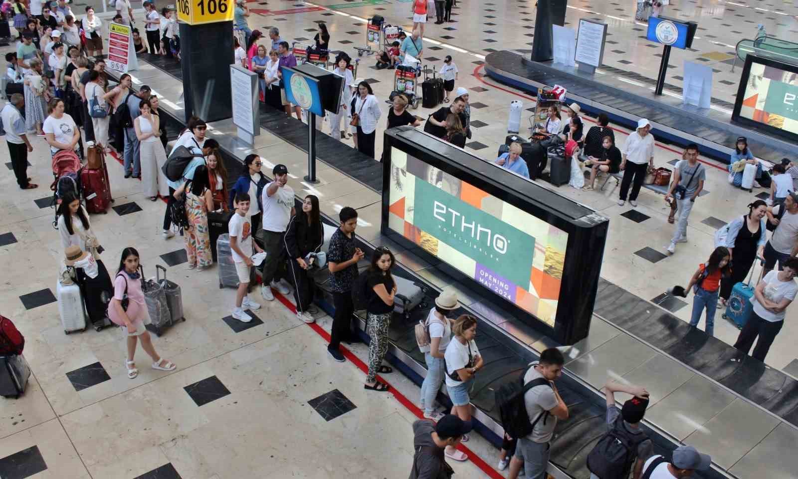 SAYD Başkanı Gem: "Antalya Havalimanı T2 terminalinde valizler 2 saatte geliyor"
