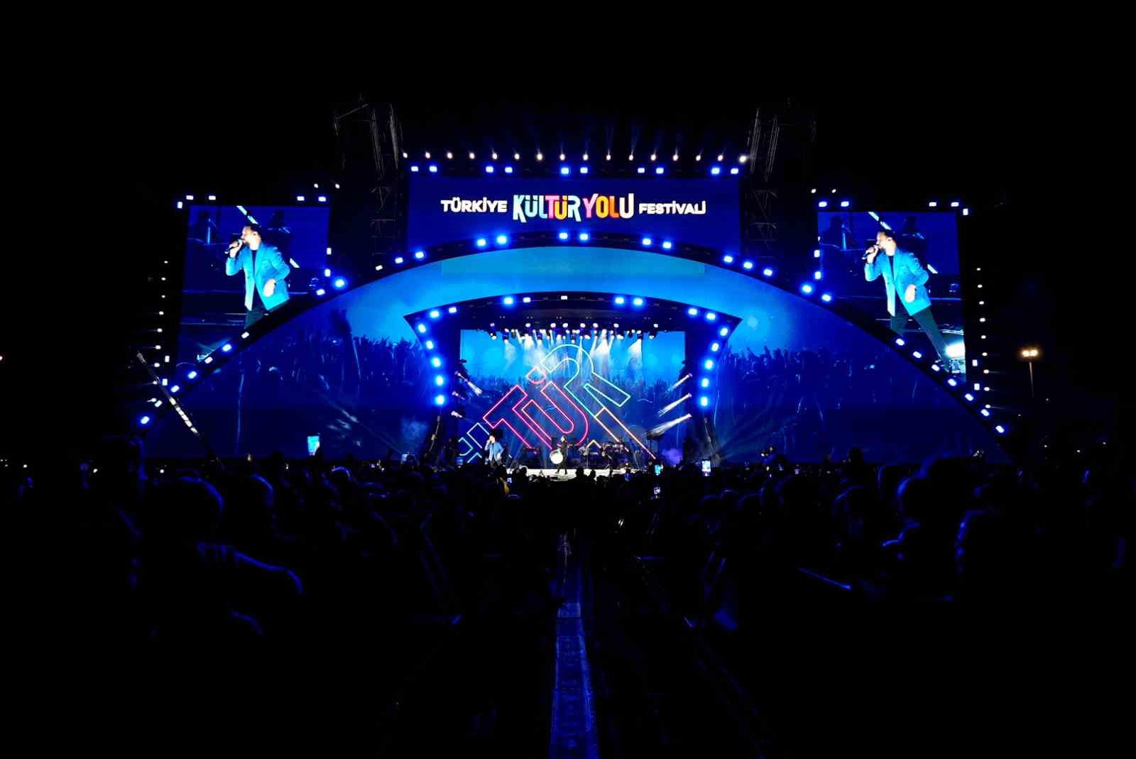 Olaylı festival, Alişan konseri ile sona erdi