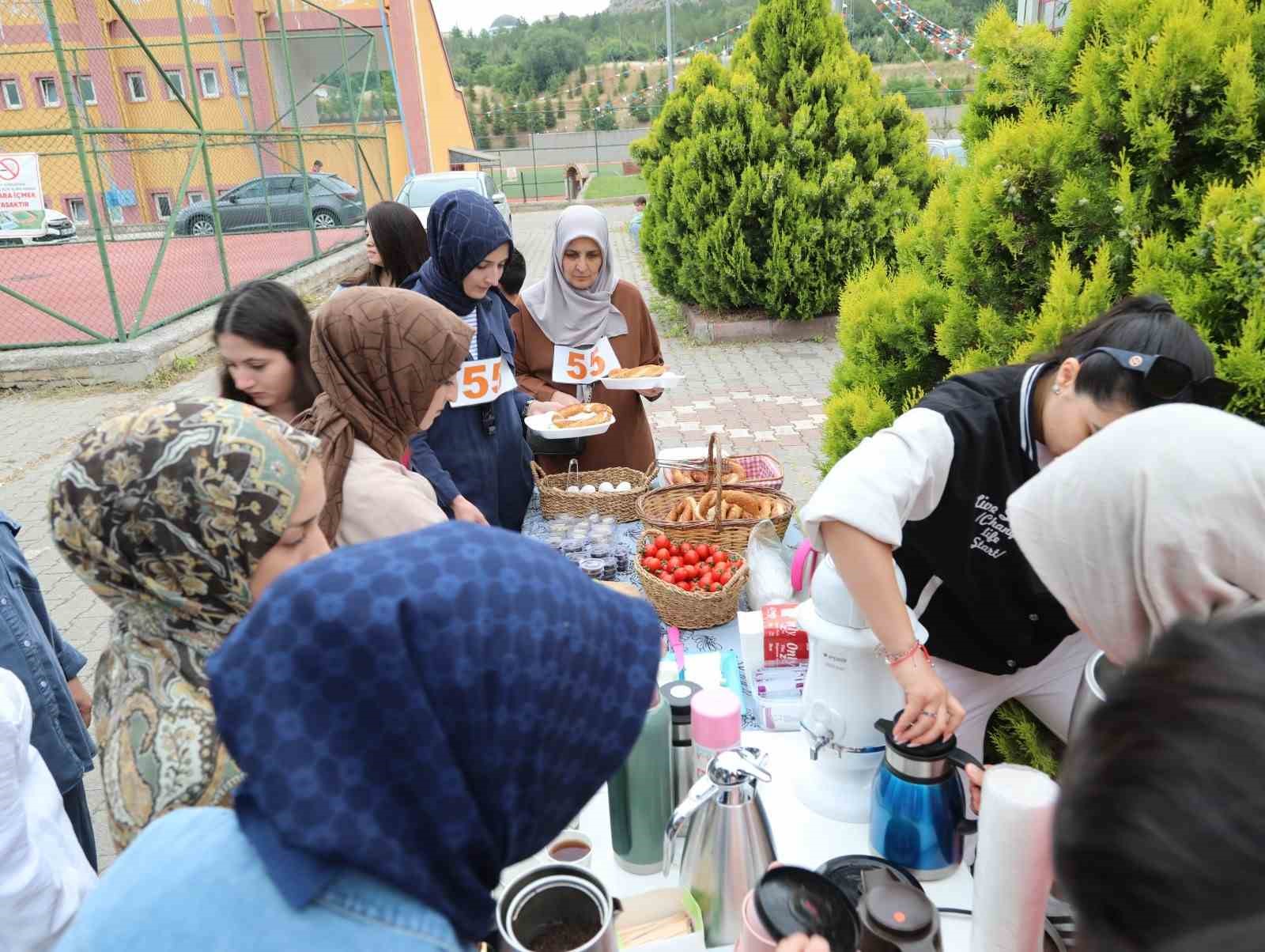 Aileler TOGÜ kampüsünde eğlenerek spor yaptı
