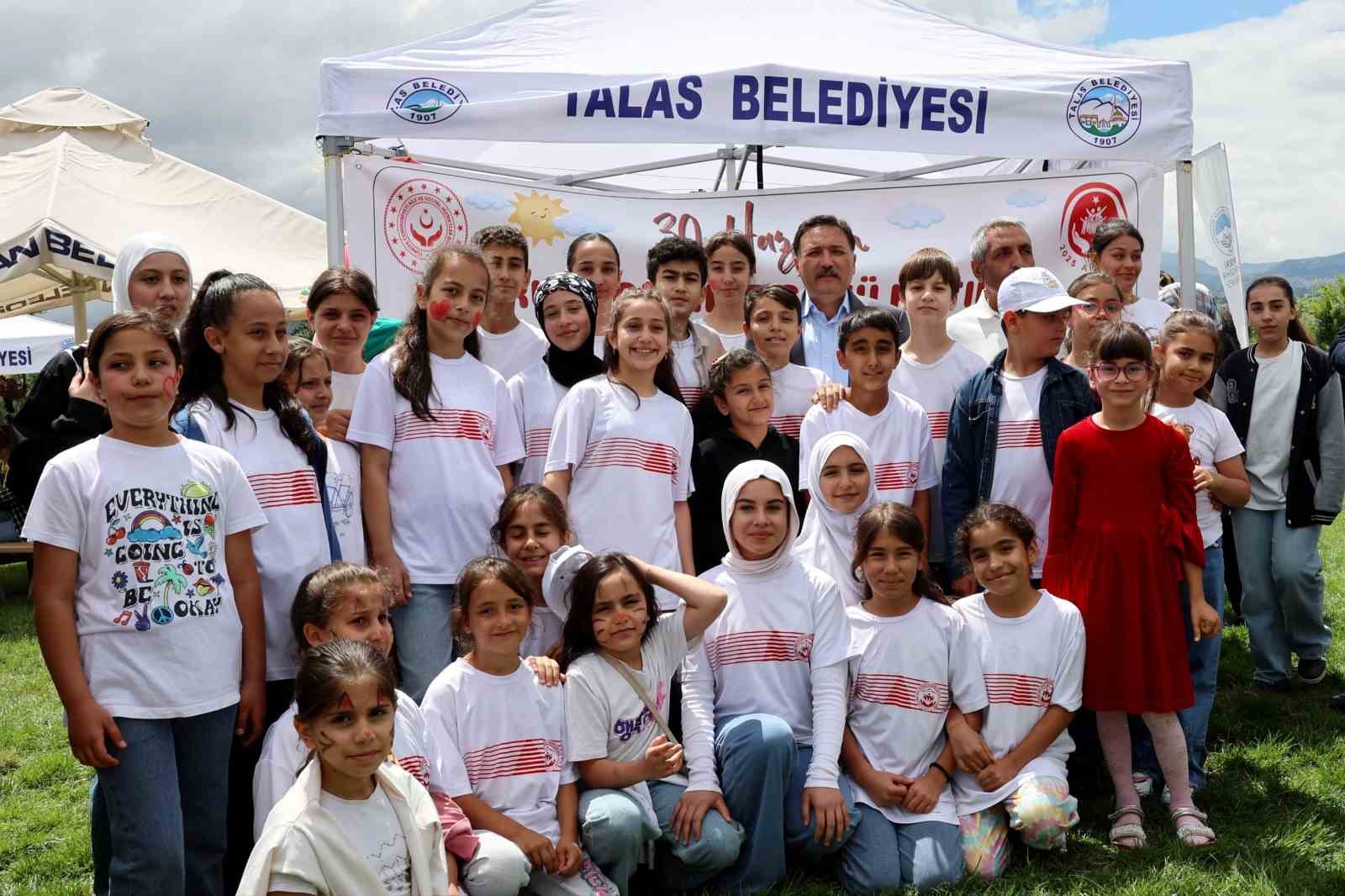 Vali Çiçek: "Koruyucu aileler; pırıl pırıl yavrularımızın geleceğe güvenle bakmaları, korkusuzca yaşamaları için bir sığınak ve liman"