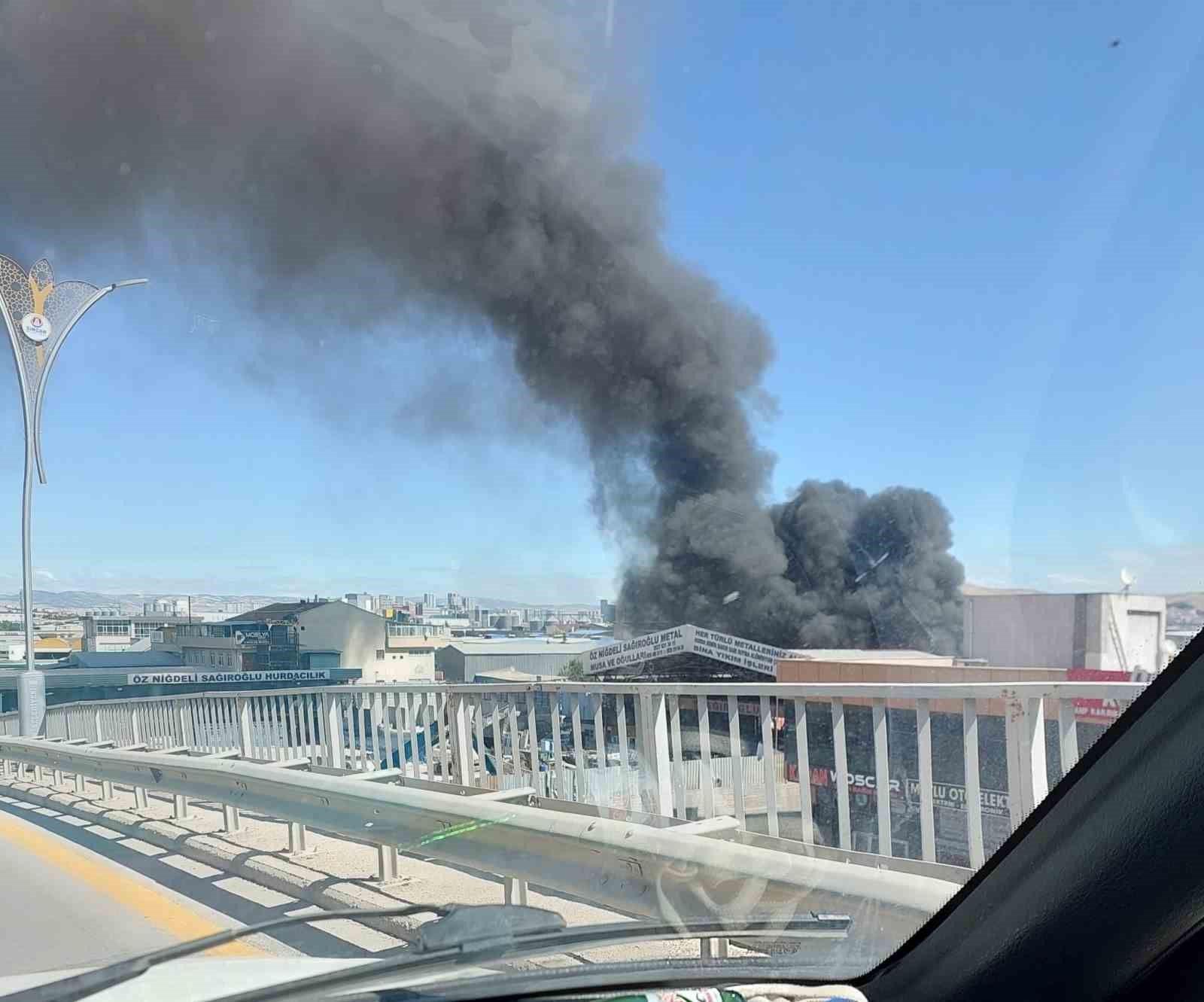 Ankara’da atık kağıt geri dönüşüm tesisinde yangın