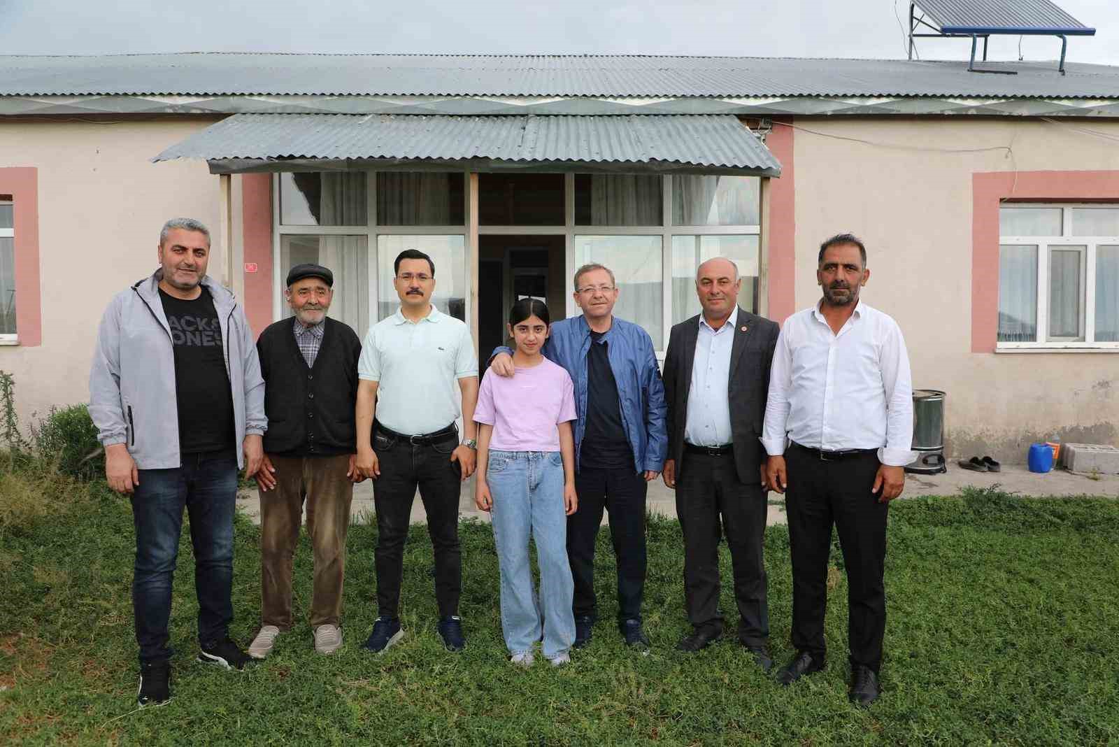 Vali Polat’tan Türkiye 2’incisi öğrenciye ziyaret
