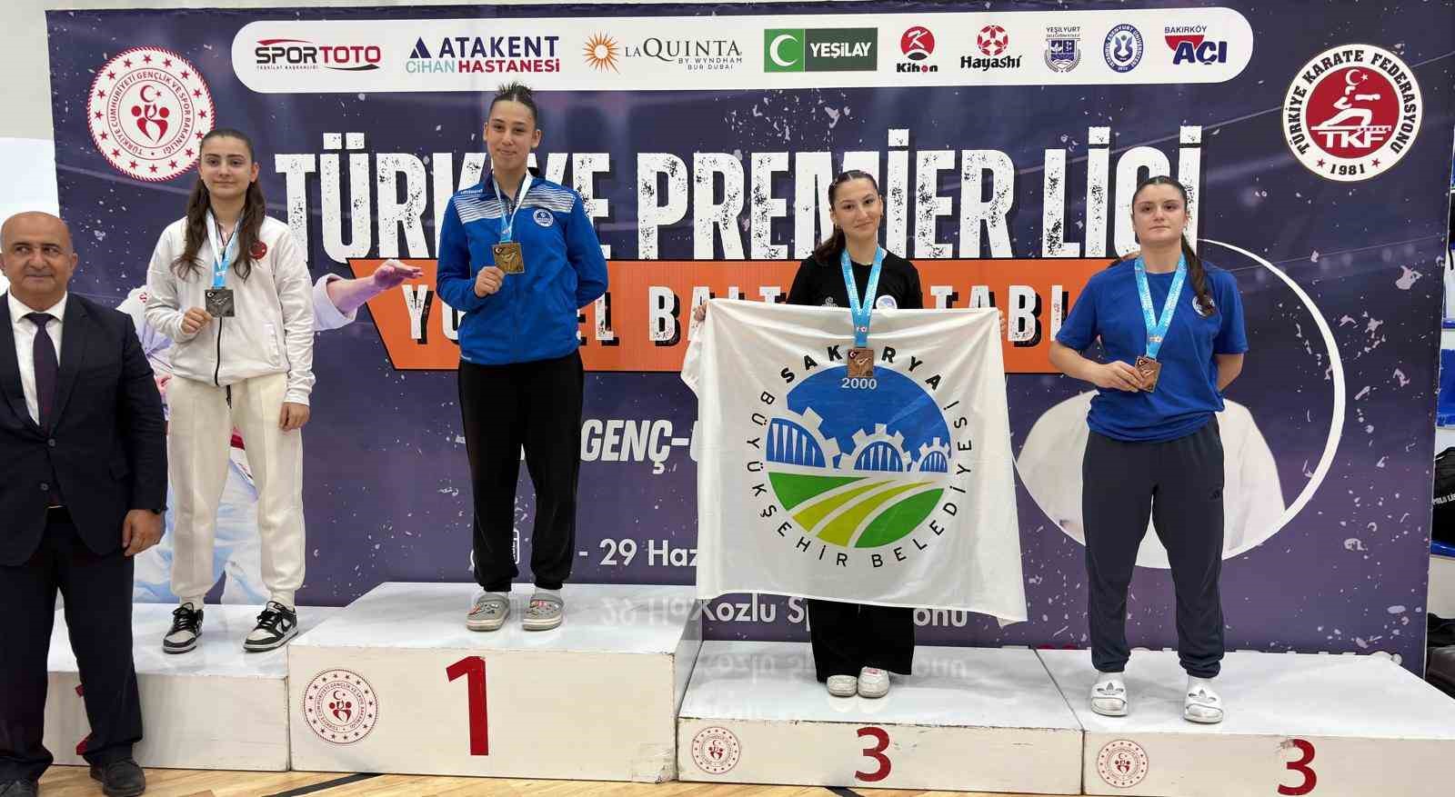 Sakarya B&uuml;y&uuml;kşehir sporcuları başarılarıyla g&ouml;z dolduruyor
