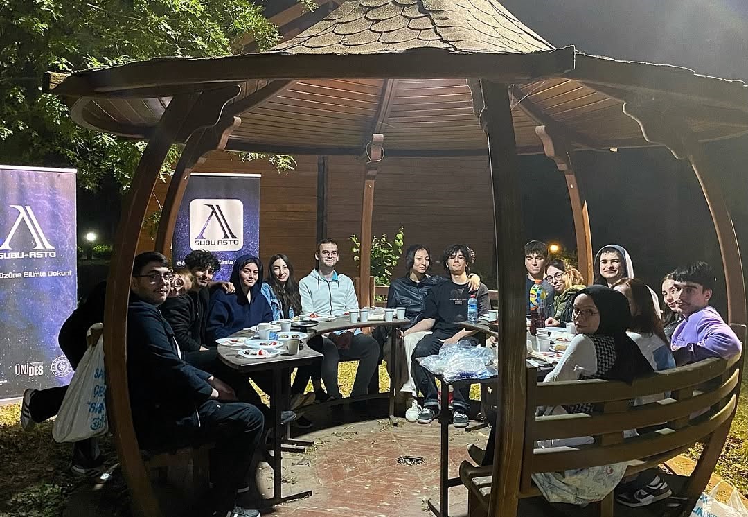 Nadir gerçekleşen meteor yağmurunu gözlemlediler
