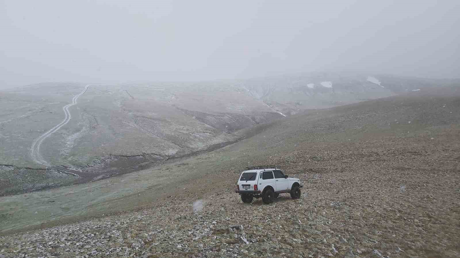 Gümüşhane’ye Haziran’ın son gününde kar sürprizi

