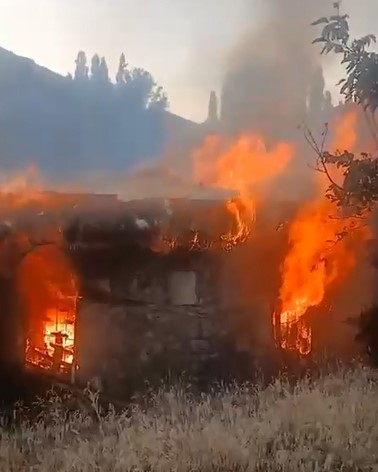 Bitlis&rsquo;te &ccedil;ıkan yangın korkuya neden oldu
