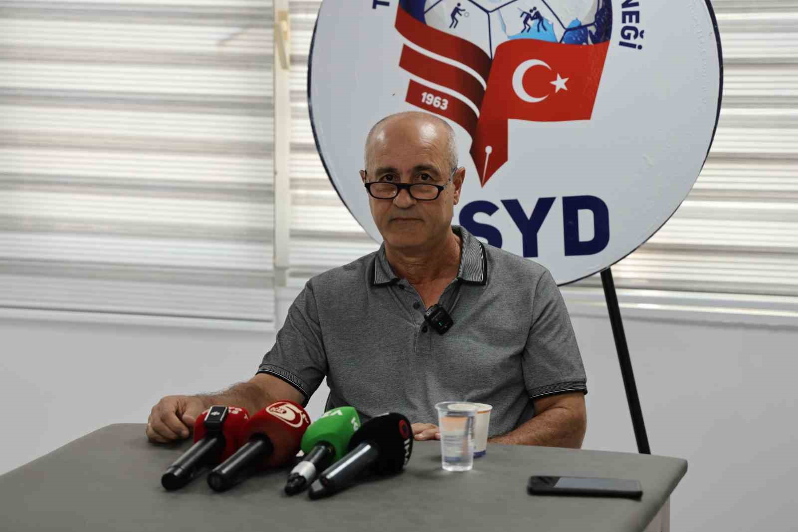 Adanaspor’un altyapı sorumlusu Eyüp Arın, takımdan ayrıldı