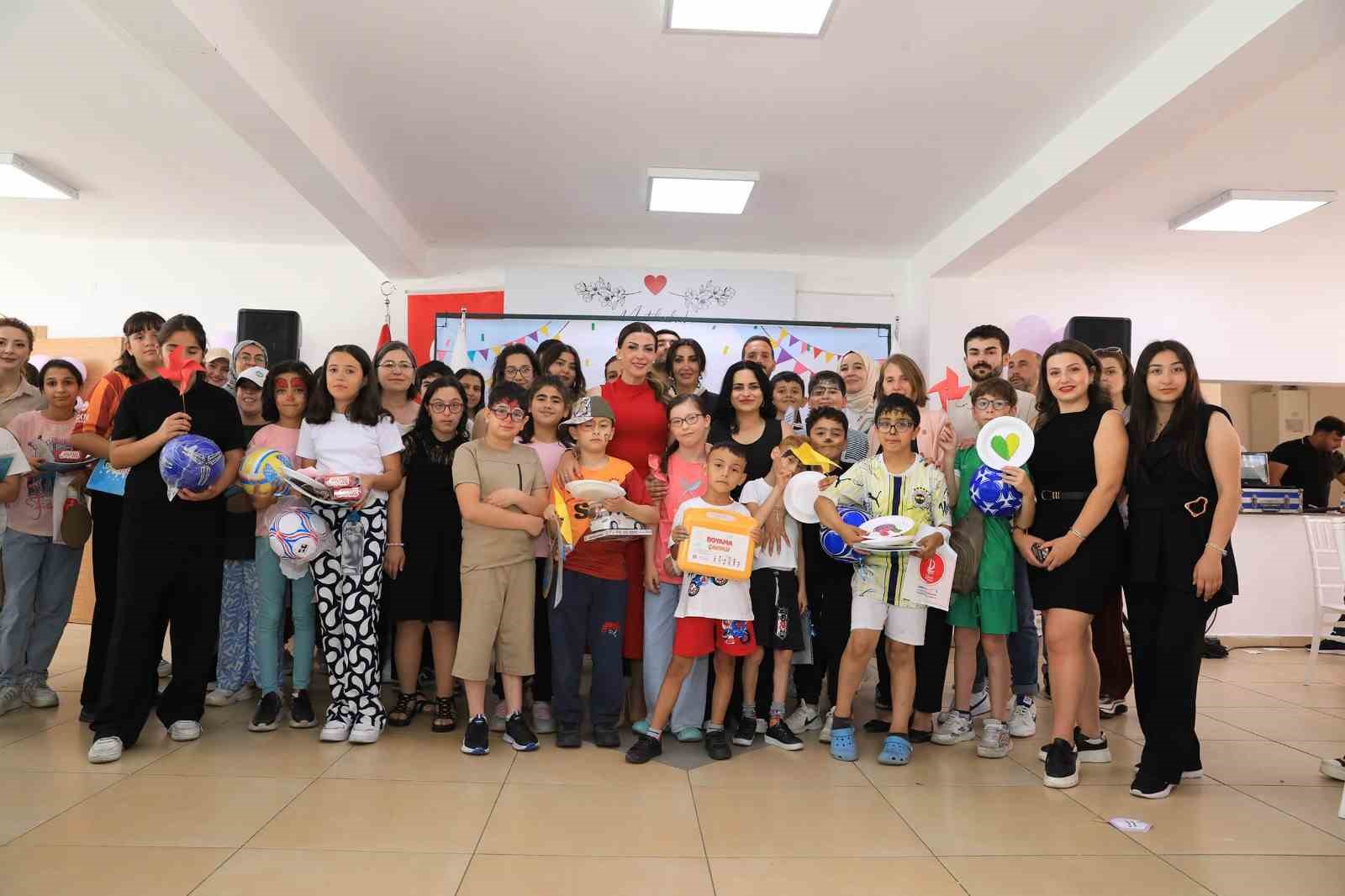 Keçiören Belediyesi’nden engelli çocuklara karne hediyesi