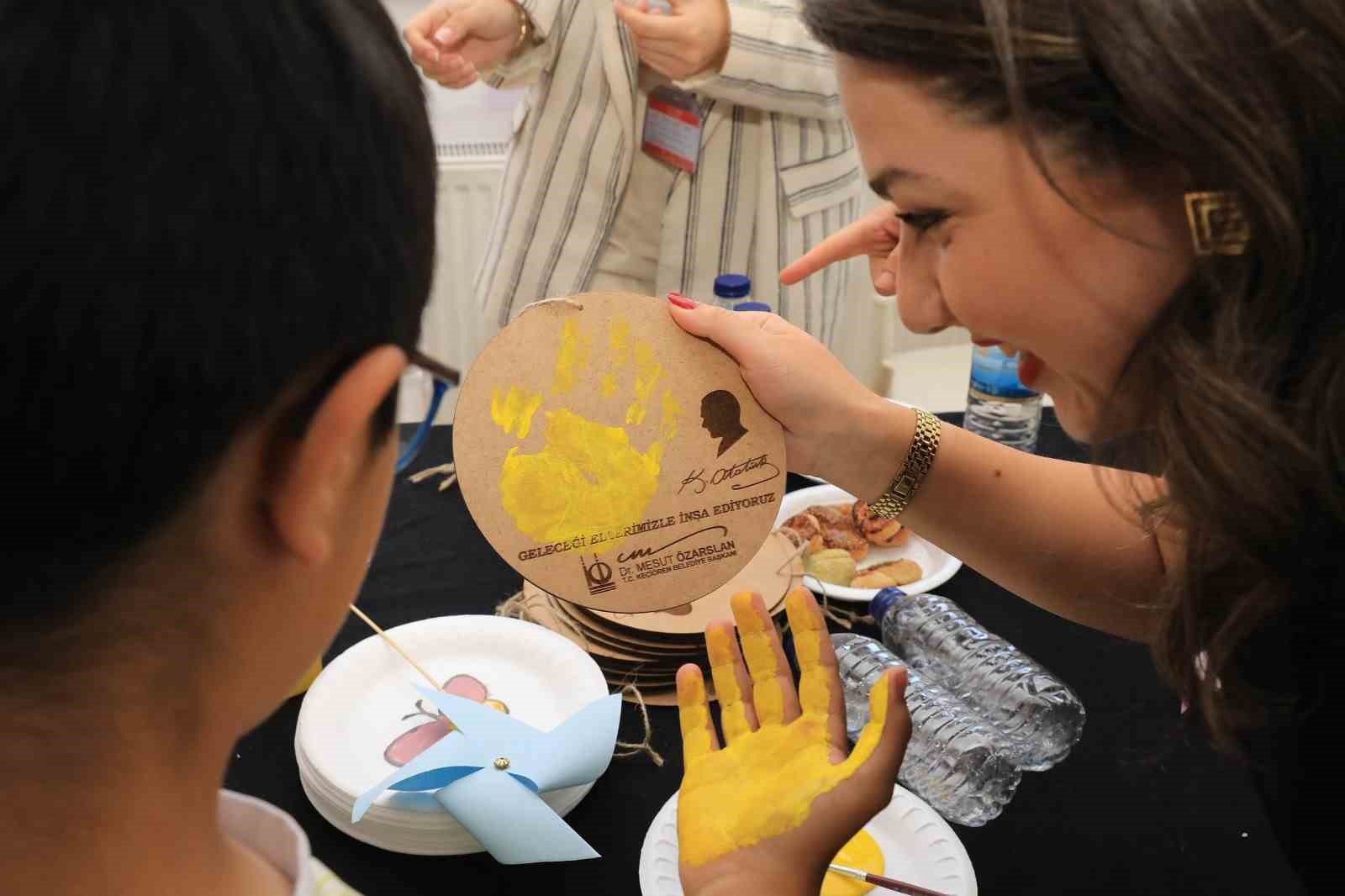 Keçiören Belediyesi’nden engelli çocuklara karne hediyesi
