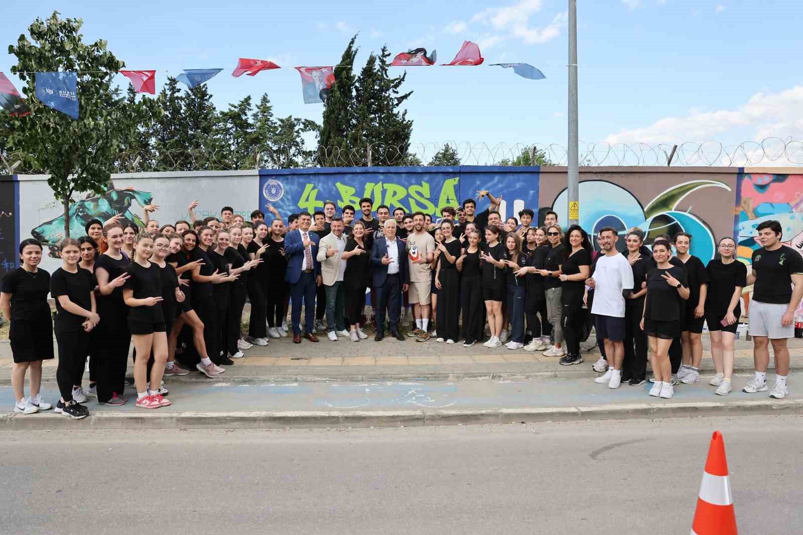 Gen&ccedil;ler, Graffiti Şenliği ile kente renk kattı
