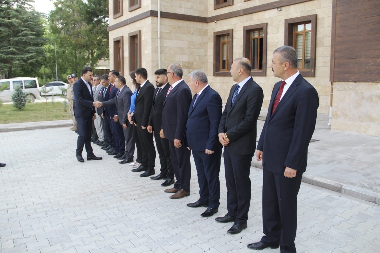 &Ccedil;emişgezek Kaymakamı K&uuml;&ccedil;&uuml;k g&ouml;revine başladı
