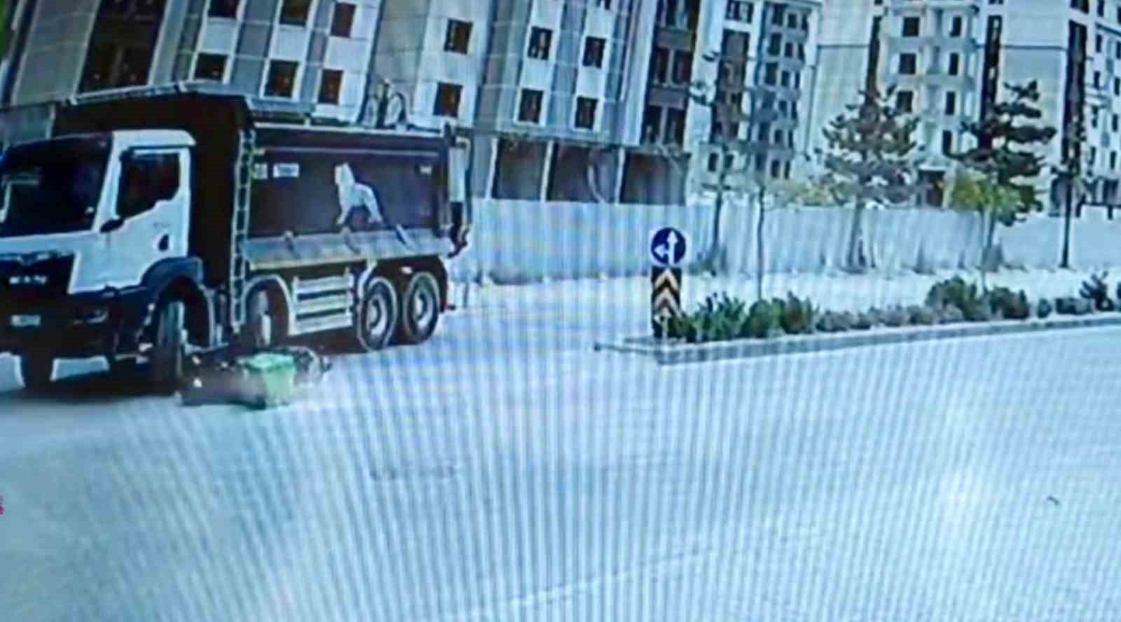 Malatya&rsquo;da kamyon ile motosiklet &ccedil;arpıştı: 1 yaralı
