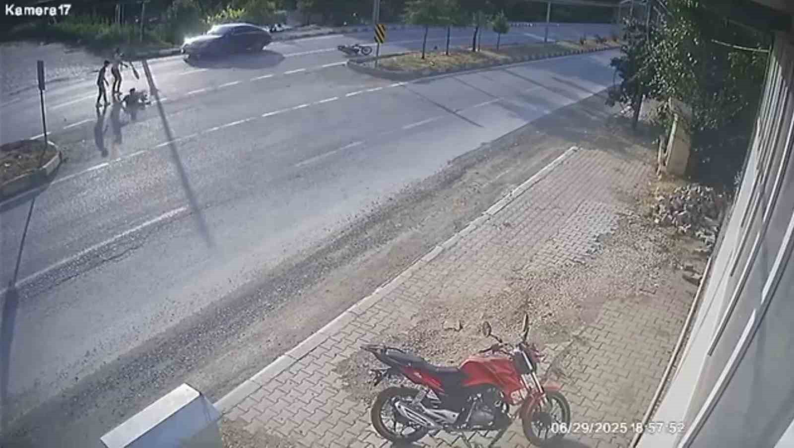 Devrilen motosikletten düşerek metrelerce sürüklendi