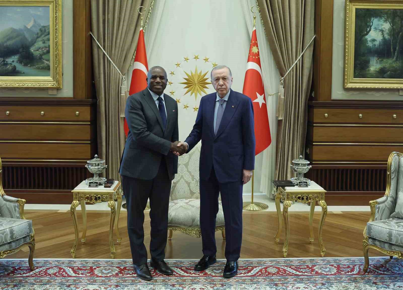 Cumhurbaşkanı Recep Tayyip Erdoğan, İngiltere Dışişleri Bakanı David Lammy’yi kabul etti.