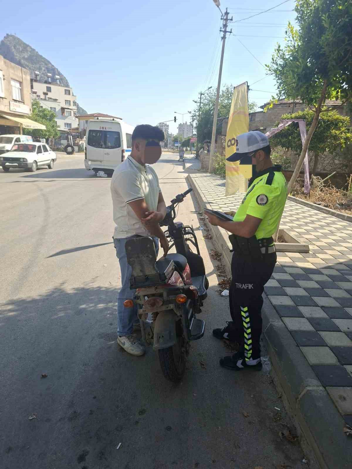 Adana Kozan&rsquo;da aranan 7 şahıs yakalanıp tutuklandı
