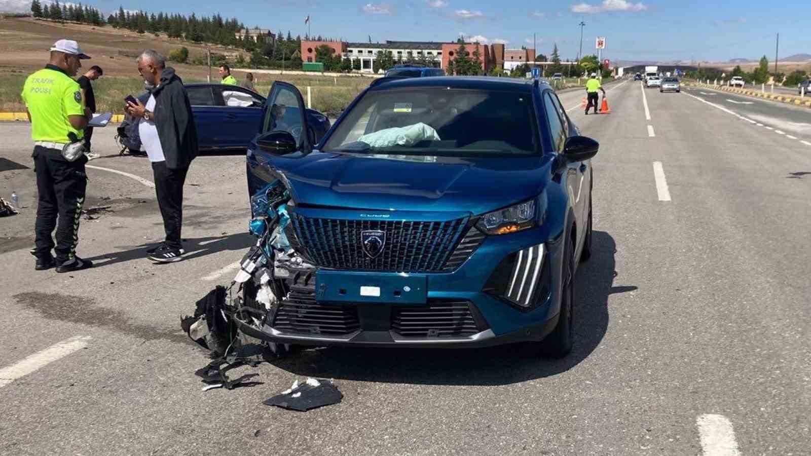 Kırıkkale’de iki otomobil çarpıştı: 2 yaralı