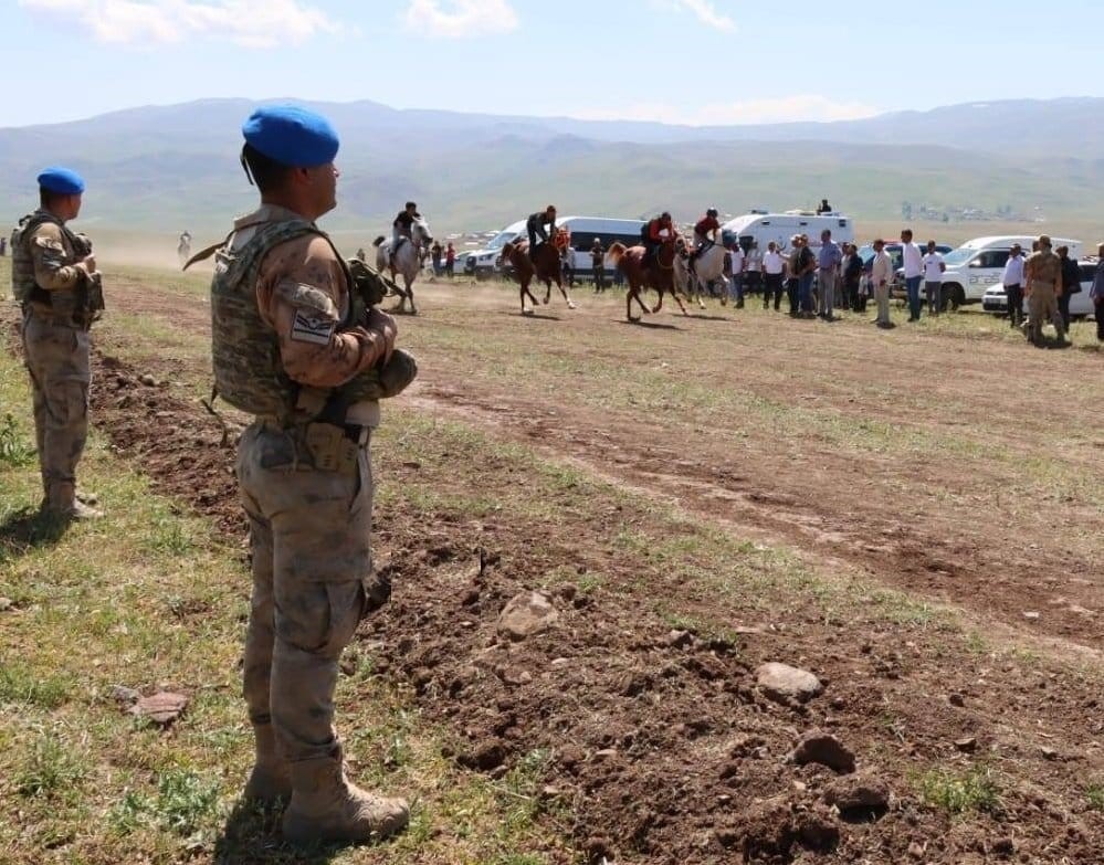 Jandarmadan huzur ve güven nöbeti