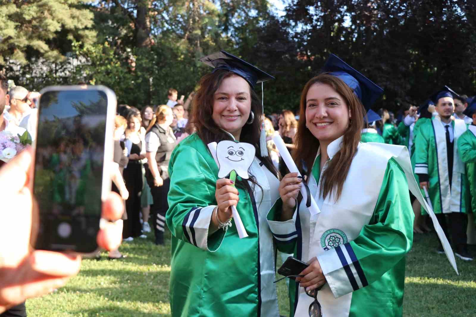 Anne-kız aynı anda mezun oldu, şimdi klinik açacaklar