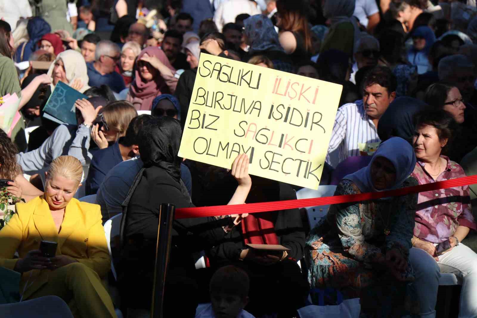 Anne-kız aynı anda mezun oldu, şimdi klinik açacaklar
