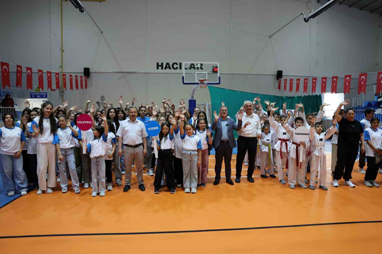 Başkan Özdoğan: "Gençlerimizin gelişmesi için tüm imkânlarımızı seferber ettik"