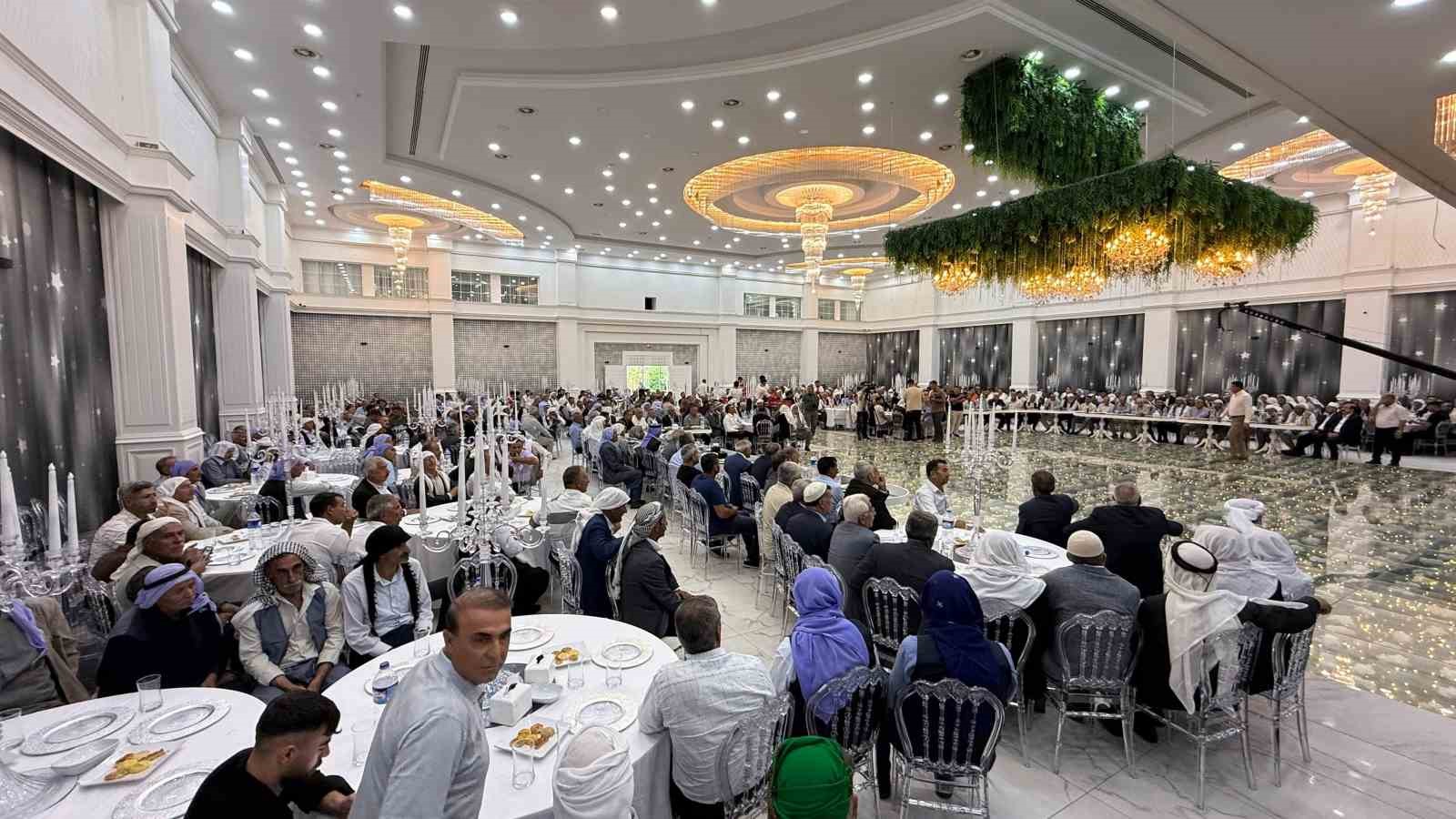 Diyarbakır&rsquo;da 2 kişinin &ouml;ld&uuml;r&uuml;lmesiyle başlayan kan davası, barışla son buldu
