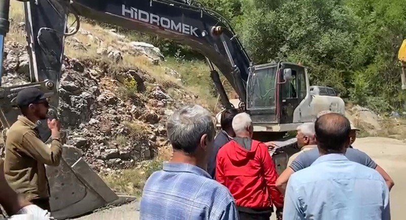 Su tartışmalarında  k&ouml;yl&uuml; direnince DSİ &ccedil;alışmalara ara verdi
