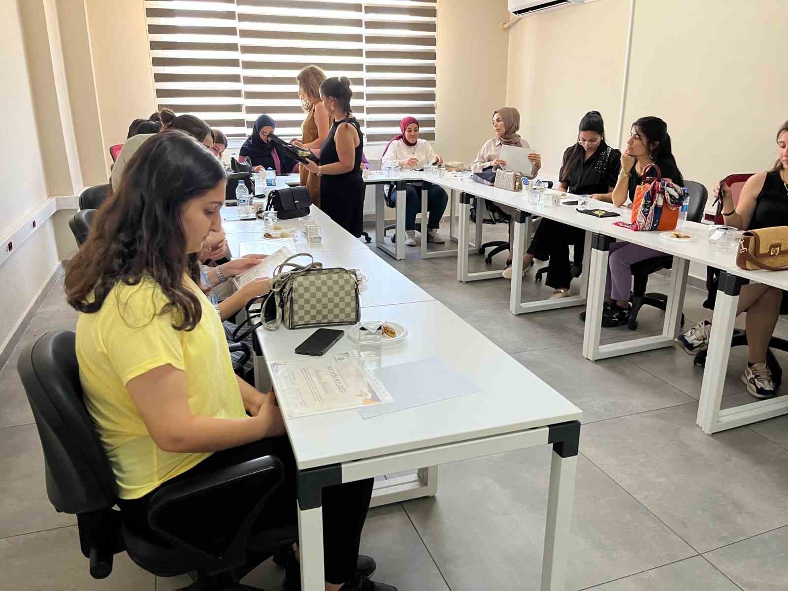 Toplumsal Cinsiyet Eşitliği At&ouml;lyesi d&uuml;zenlendi
