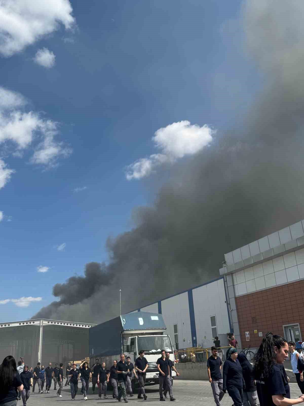 Eskişehir OSB&rsquo;de fabrika yangını
