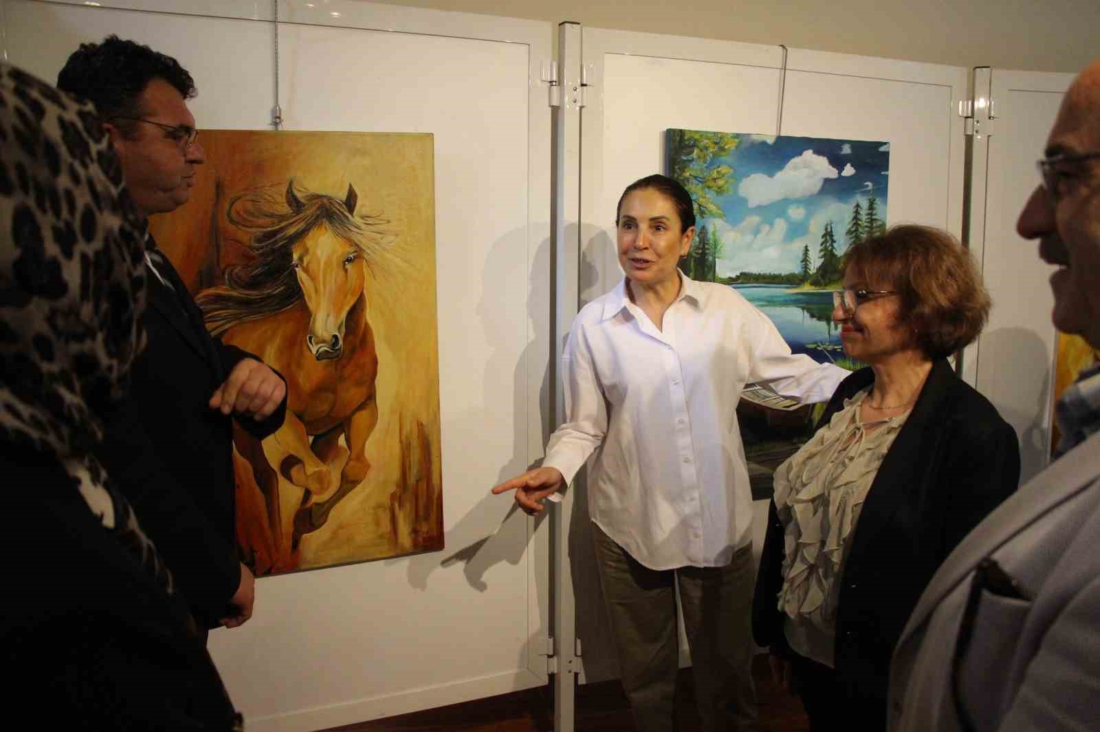 Ruh sağlığı hastalarının el emeği göz nuru eserleri sergilendi