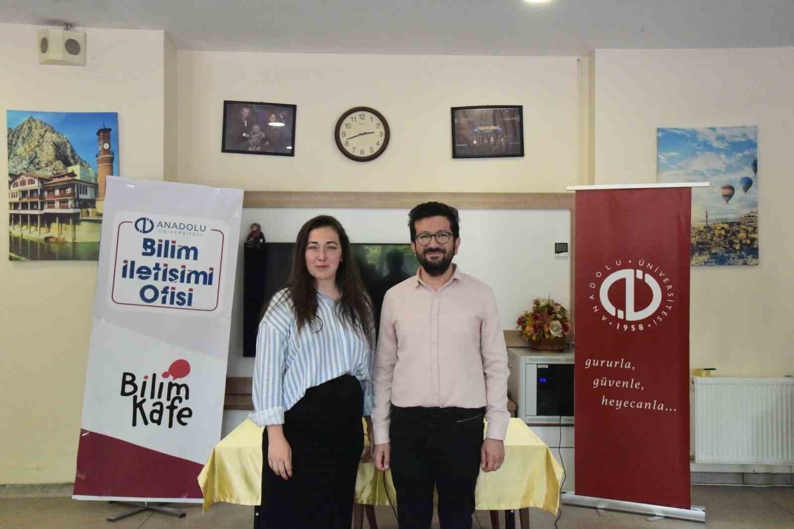 Bilim Kafe’nin ilk etkinliğinde ileri yaşlarda akılcı ilaç kullanımı ele alındı
